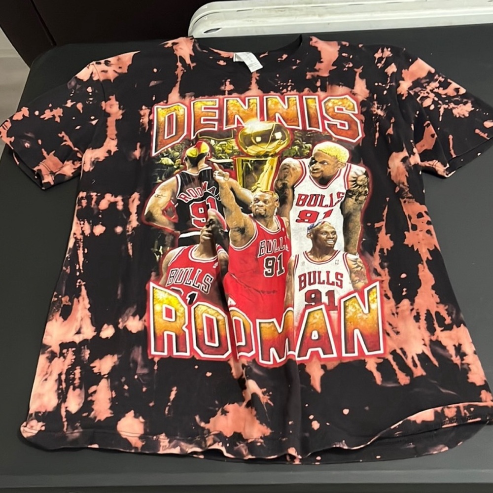 Dennis Rodman 90s style
"bleached" tee